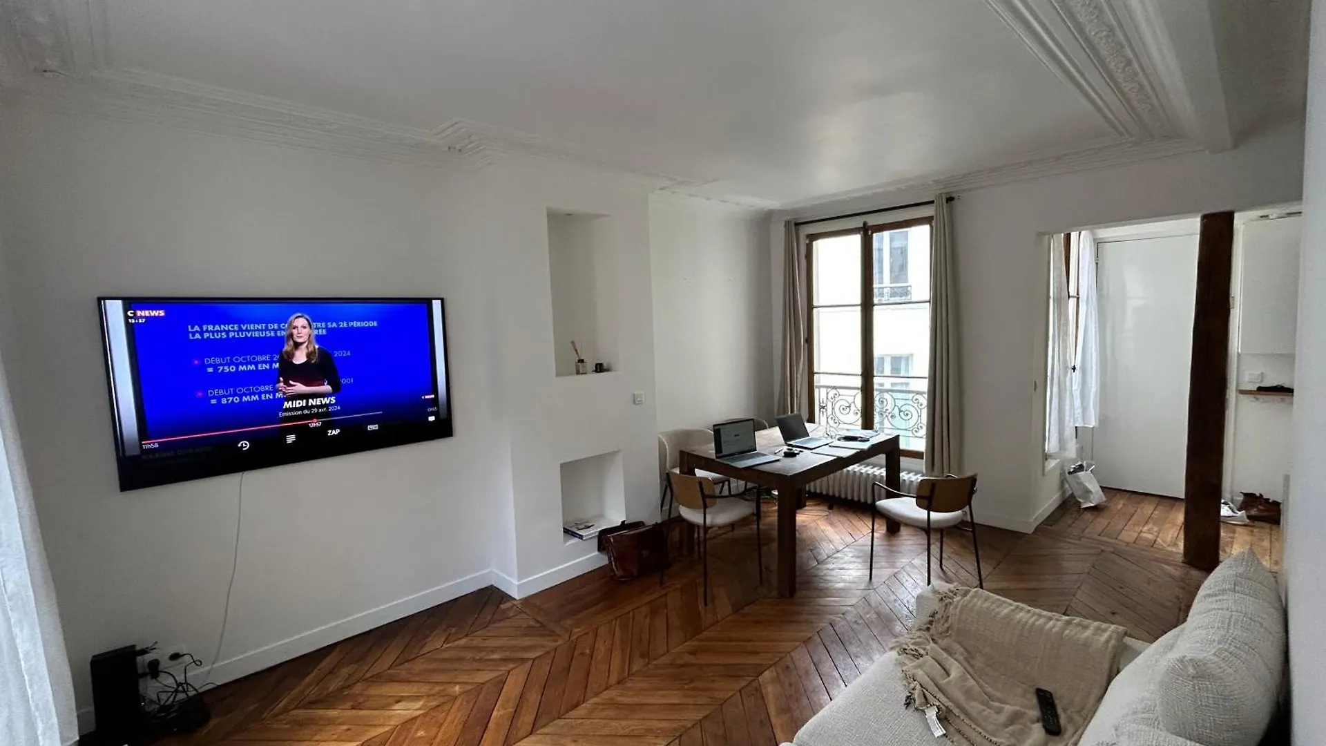 Typical Parisian Flat By Montmartre *